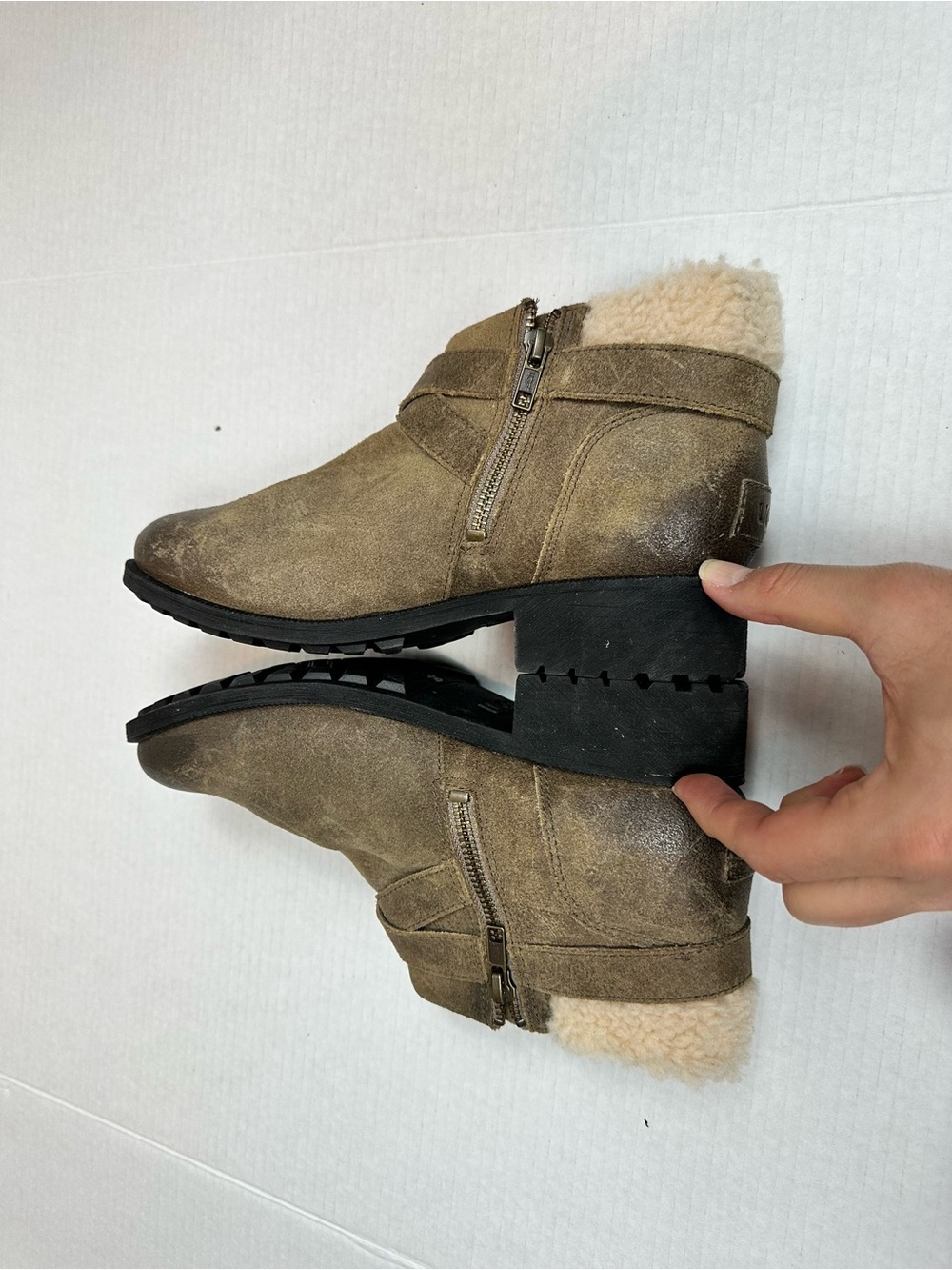 UGG Benson "1095151" Distressed Ankle Boots Buckle Zip Size US 8.5 - Picture 9 of 12